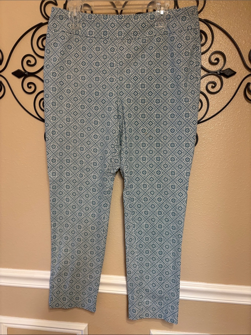 Chico's Blue Geometric Pull-On Ankle Pants